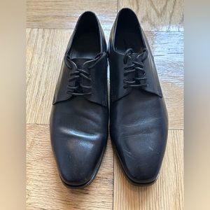 Hugo Boss black leather dress shoes